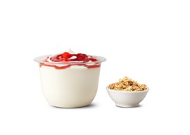 Jogurt z truskawkami i granolą